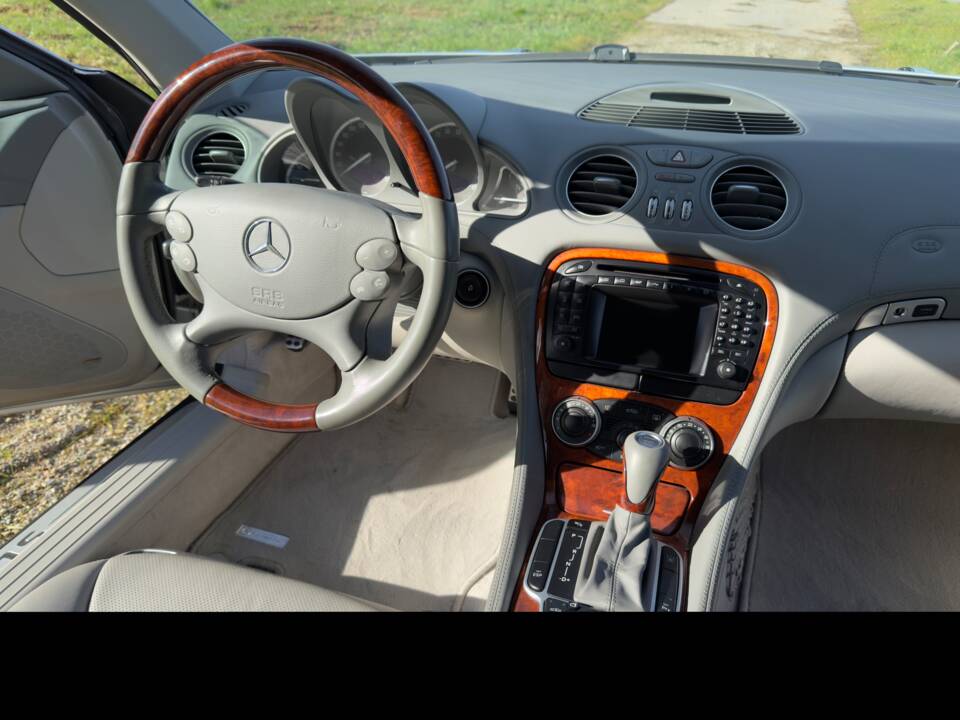 Image 61/89 of Mercedes-Benz SL 500 (2002)
