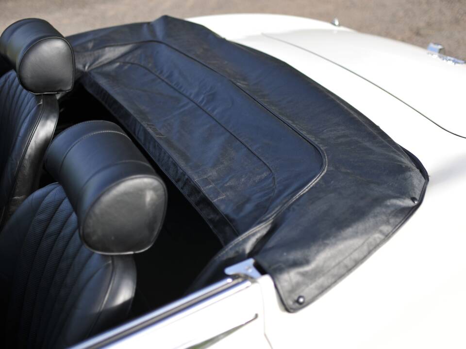 Image 39/39 of Jaguar E-Type V12 (1972)