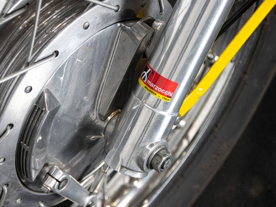 Image 15/32 of Ducati 350 Scrambler (1971)