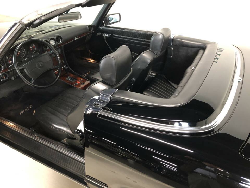 Imagen 21/31 de Mercedes-Benz 560 SL (1986)