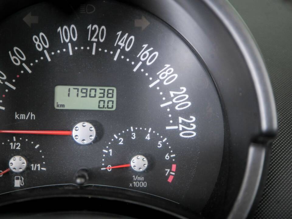 Imagen 21/48 de Volkswagen New Beetle 1.6 (2004)