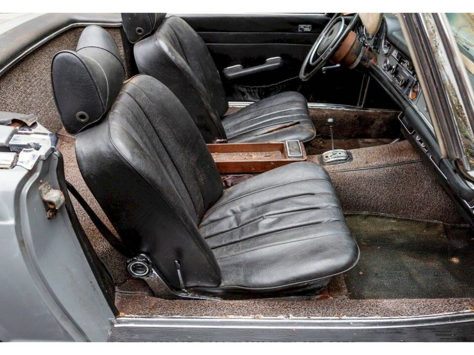 Image 16/36 of Mercedes-Benz 280 SL (1970)