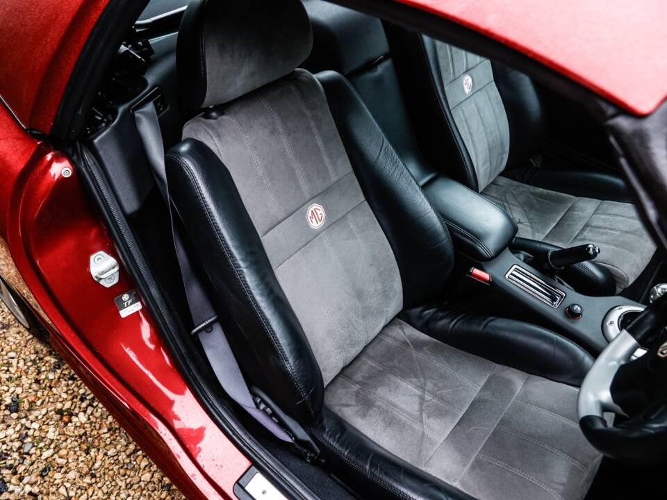 Image 27/37 of MG TF 135 (2005)