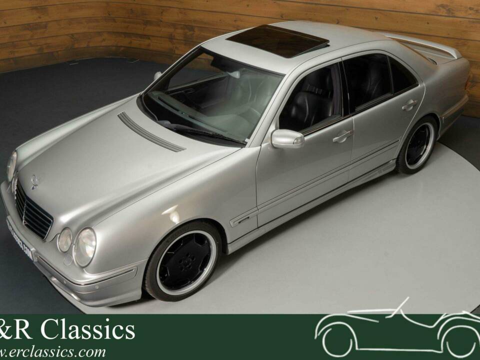 Immagine 1/19 di Mercedes-Benz E 55 AMG (2001)