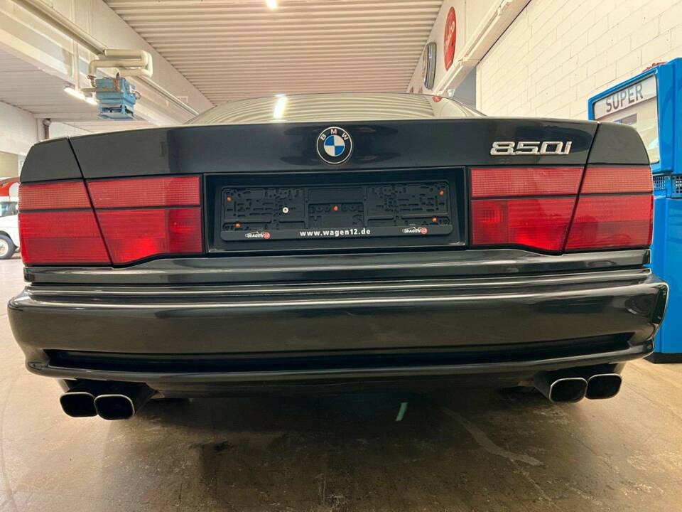 Image 14/18 de BMW 850i (1990)