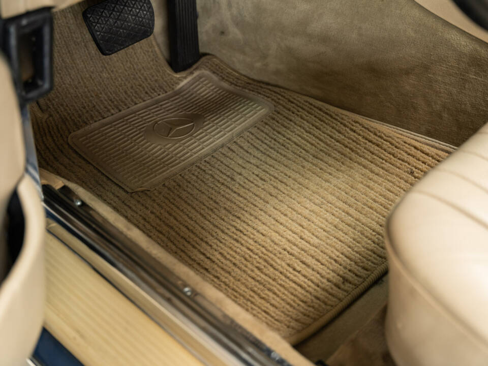 Image 12/40 of Mercedes-Benz 300 SL (1987)