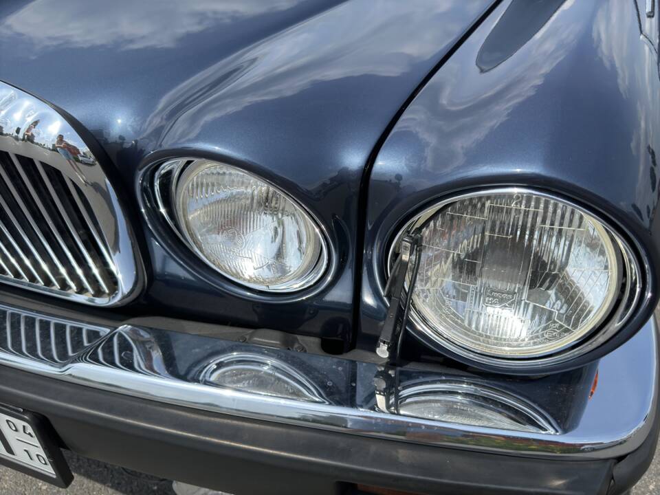 Image 6/20 of Daimler Double Six (1992)