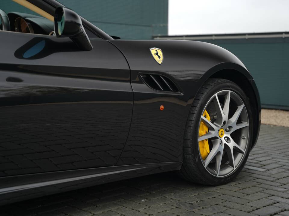 Imagen 37/50 de Ferrari California (2011)