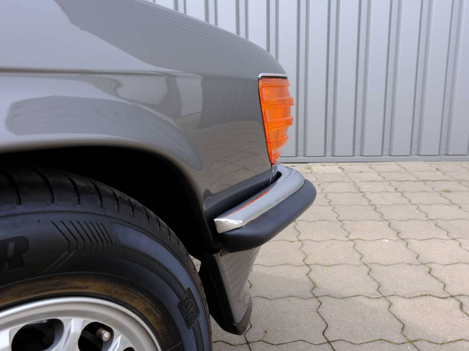 Image 92/96 of Mercedes-Benz 560 SL (1987)