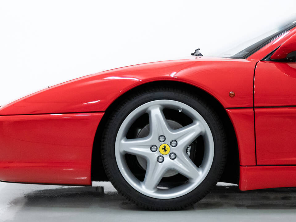Imagen 4/39 de Ferrari F 355 Berlinetta (1997)