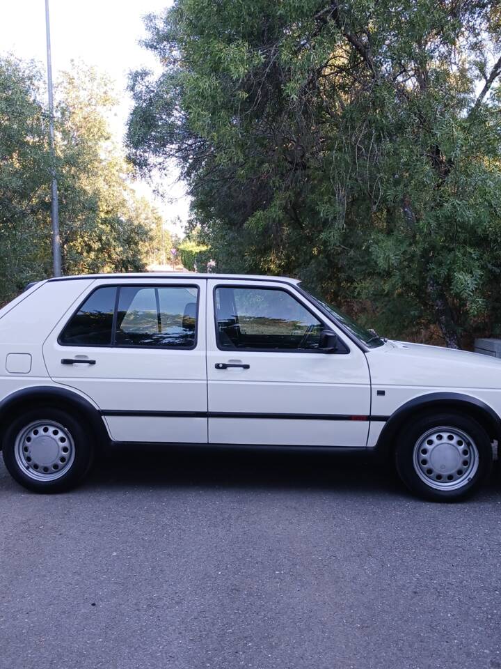 Bild 4/63 von Volkswagen Golf II GTi 1.8 (1989)