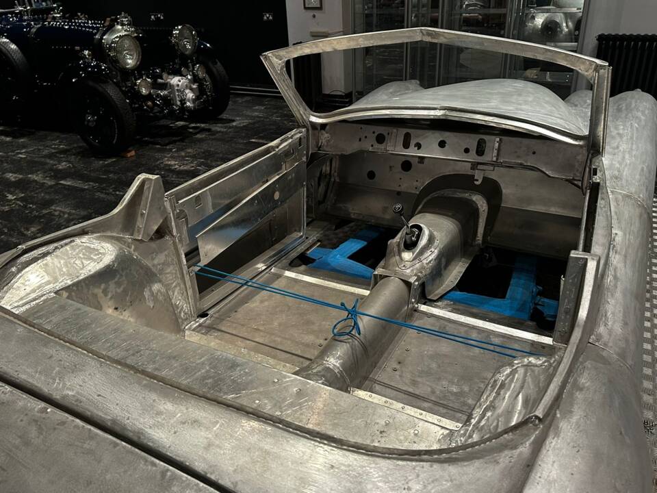 Immagine 13/39 di Jaguar XK 140 DHC (1955)