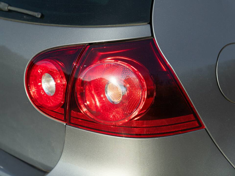 Bild 12/50 von Volkswagen Golf V 3.2 R32 (2009)