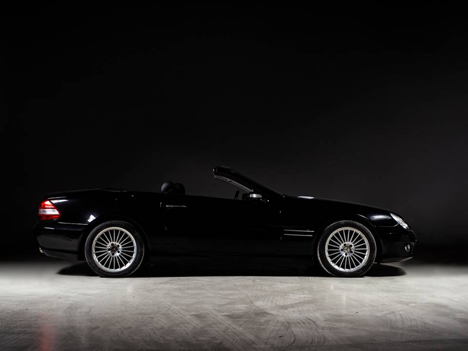 Image 1/36 of Mercedes-Benz SL 500 (2006)