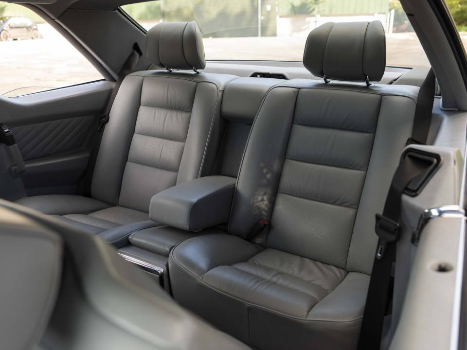 Image 27/36 of Mercedes-Benz 420 SEC (1990)