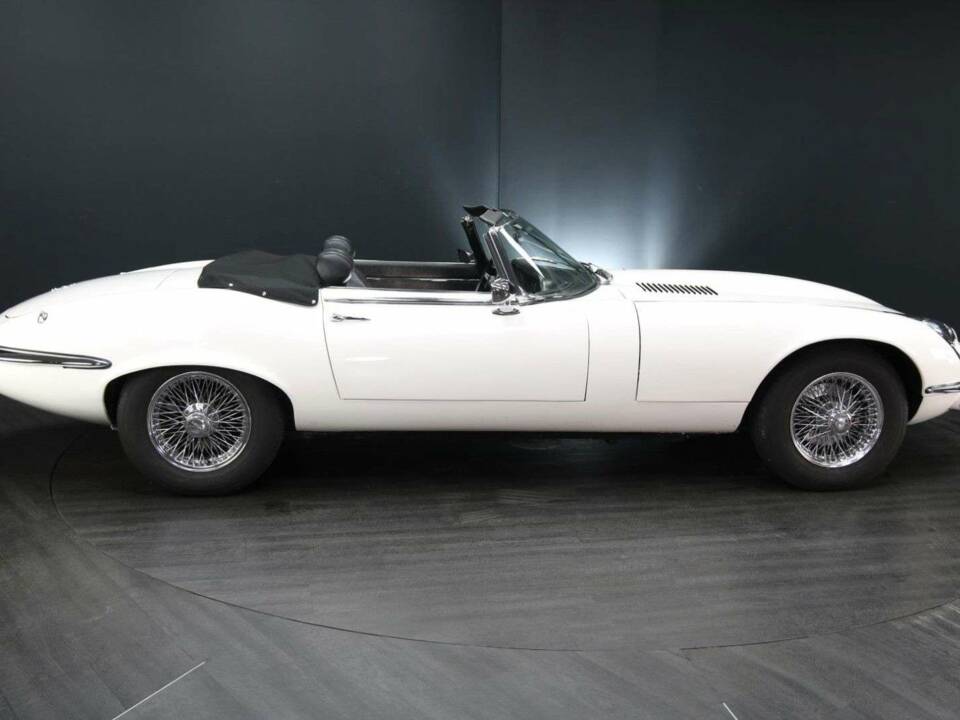 Image 7/49 de Jaguar Type E V12 (1974)