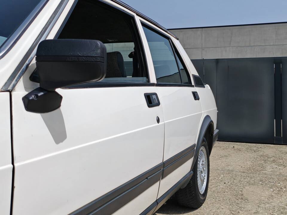 Bild 9/34 von Alfa Romeo Giulietta 1.6 (1983)