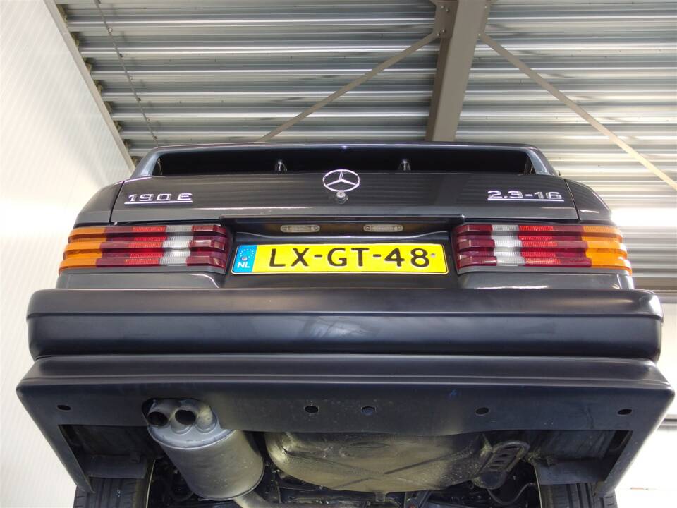 Immagine 97/98 di Mercedes-Benz 190 E 2.3-16 (1985)