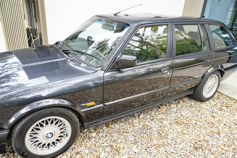 Bild 12/50 von BMW 325i Touring (1990)