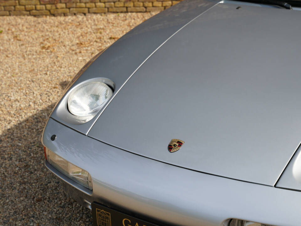 Immagine 41/50 di Porsche 928 GTS (1993)