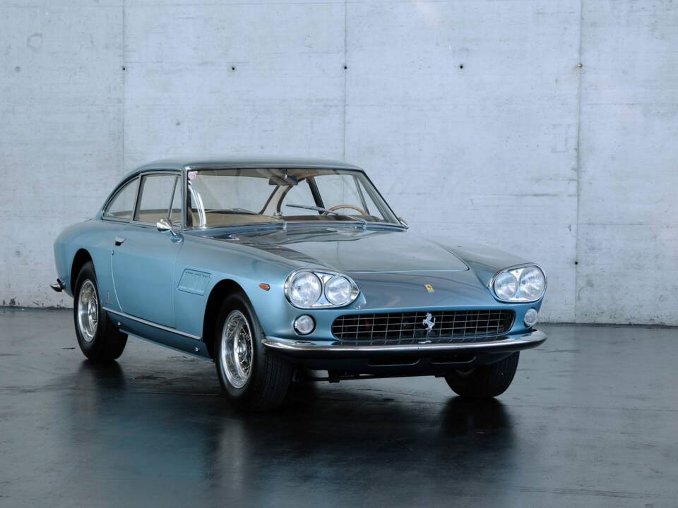 Image 10/50 of Ferrari 330 GT 2+2 (1964)