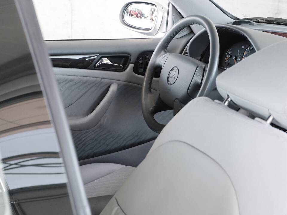 Bild 33/50 von Mercedes-Benz CLK 230 Kompressor (1999)