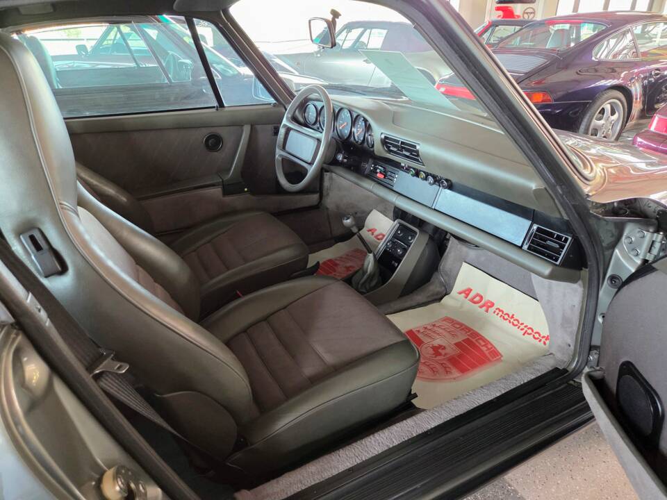 Bild 9/27 von Porsche 911 Carrera 3.2 (1987)