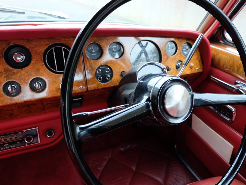 Image 38/48 of Bentley T 1 (1967)