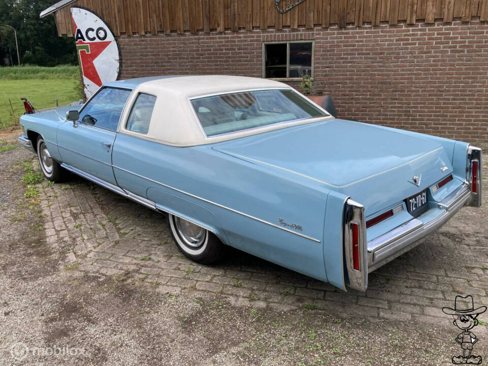 Image 18/24 de Cadillac Coupe DeVille (1975)