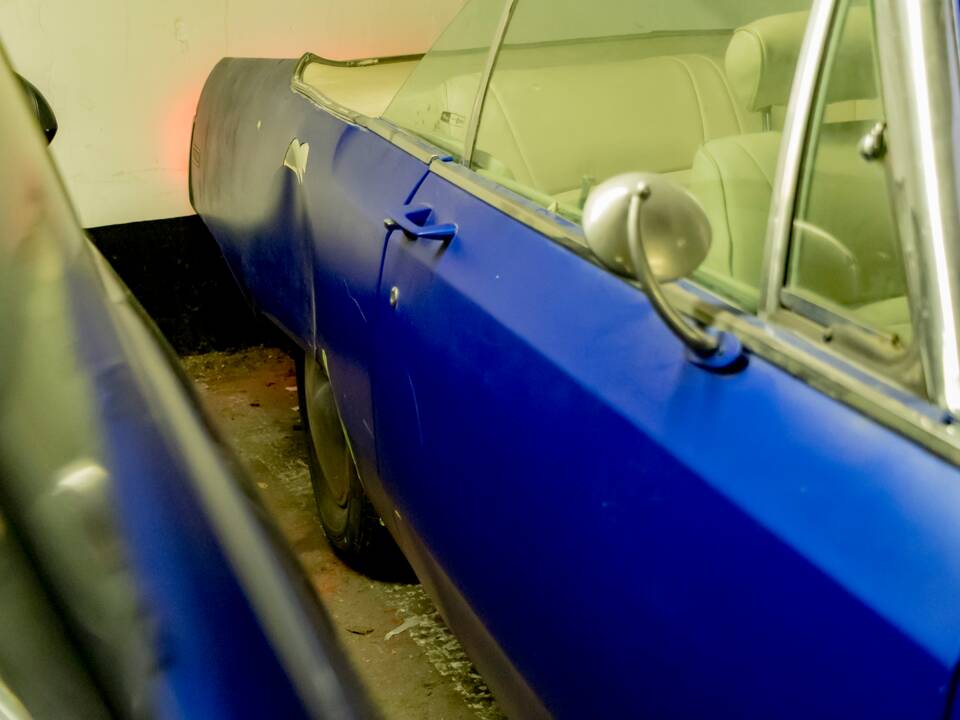 Image 46/50 of Chrysler 300 L (1970)