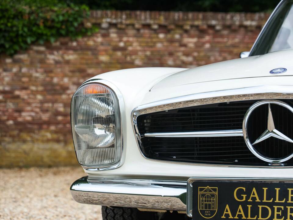 Image 27/50 de Mercedes-Benz 280 SL (1971)
