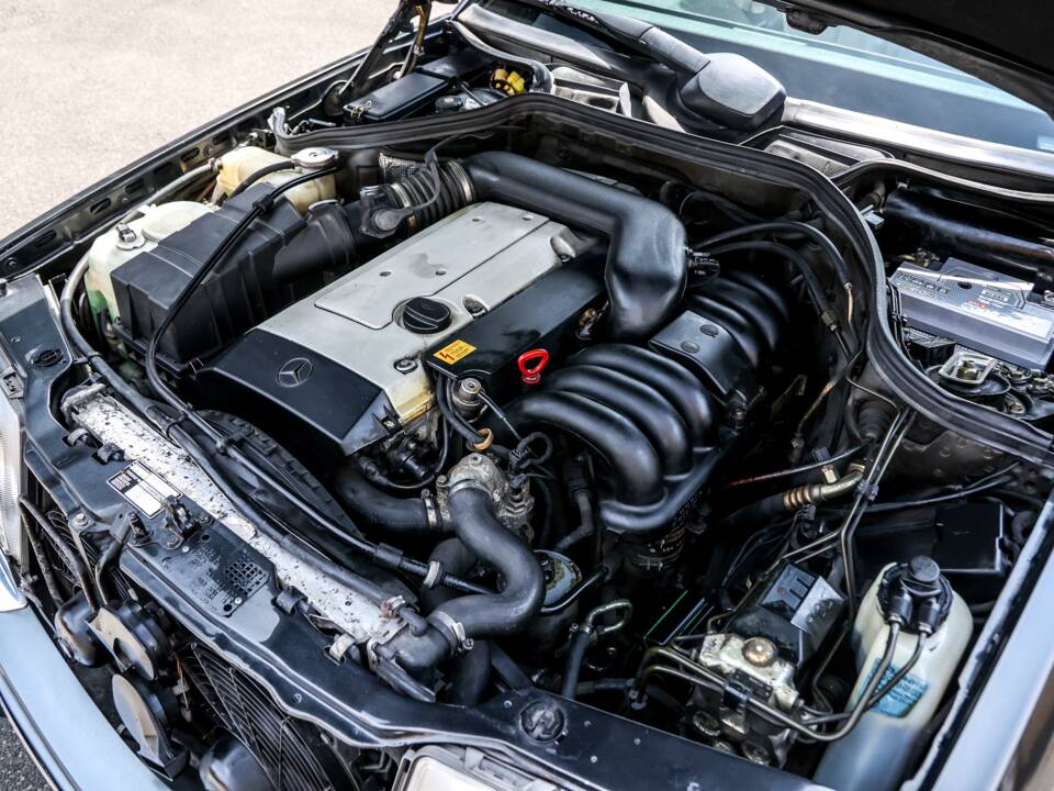 Image 5/37 of Mercedes-Benz E 320 (1995)