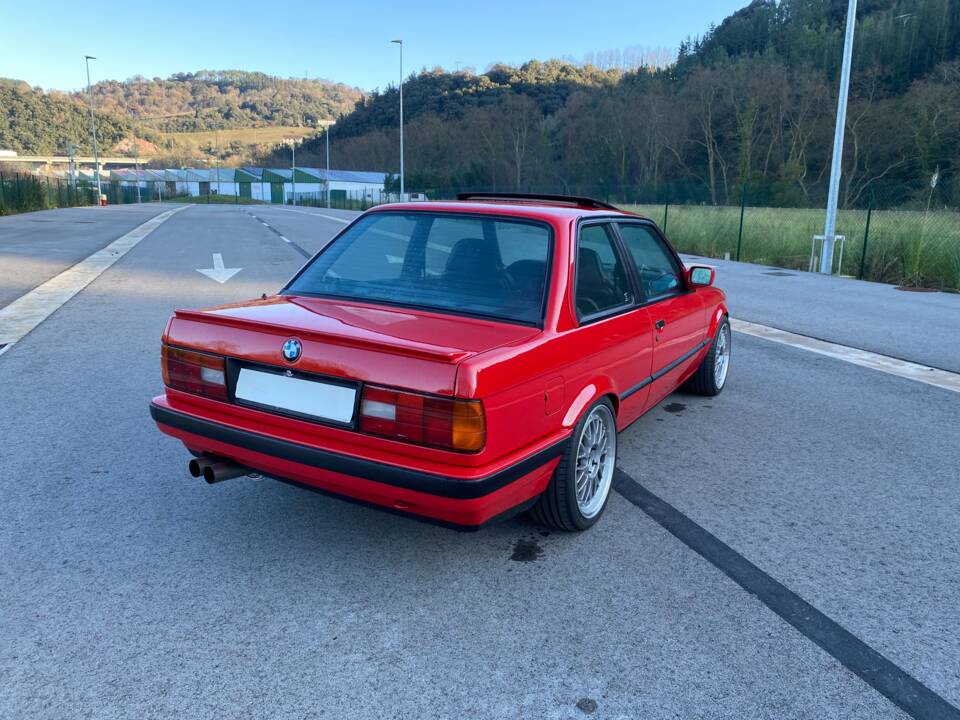 Image 3/180 de BMW 316i (1989)