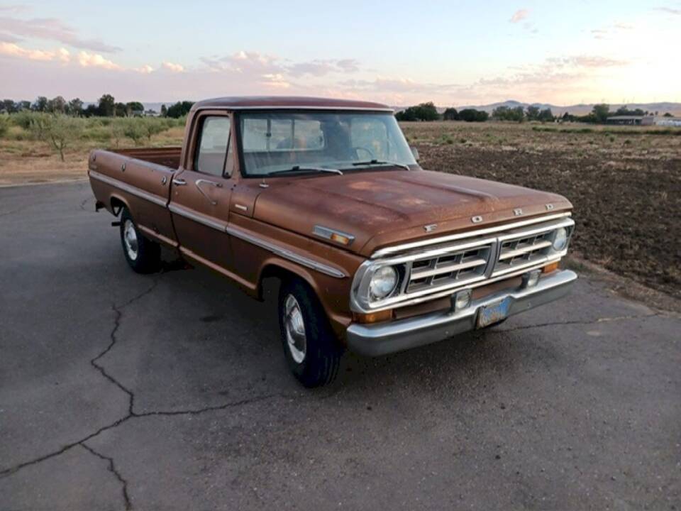 Image 2/37 of Ford F-250 (1972)