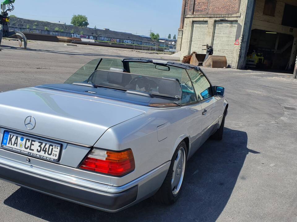 Imagen 22/94 de Mercedes-Benz 300 CE-24 3.4 AMG (1992)
