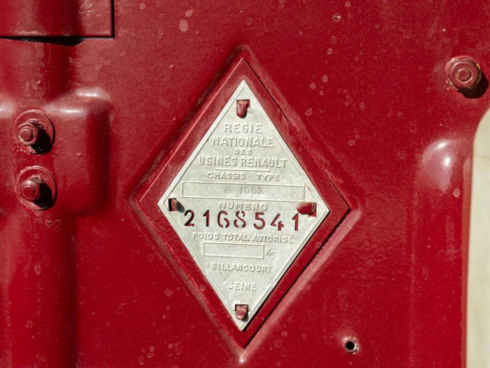 Image 26/50 of Renault 4 CV Décapotable (1957)