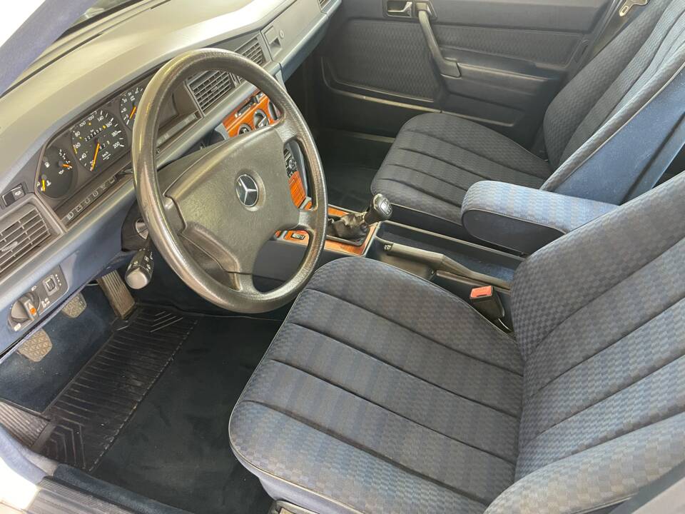 Image 10/57 of Mercedes-Benz 190 D 2.5 (1992)