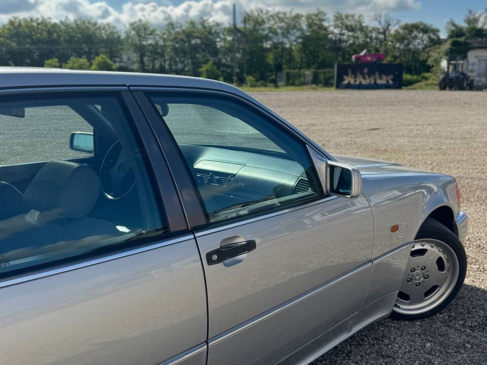 Immagine 6/15 di Mercedes-Benz S60 AMG (1994)