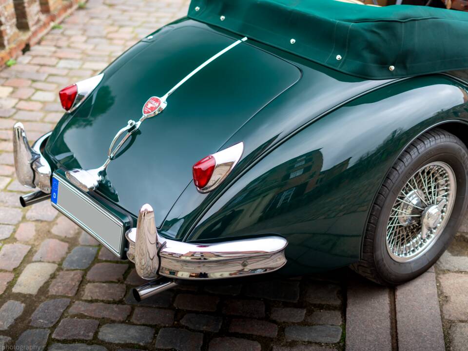 Image 18/29 de Jaguar XK 140 DHC (1955)