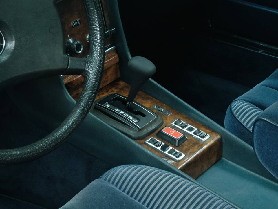 Image 20/50 de Mercedes-Benz 500 SLC (1981)