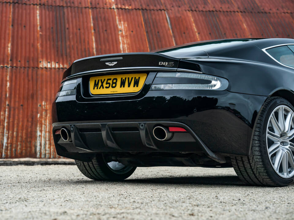 Image 18/36 of Aston Martin DBS (2008)