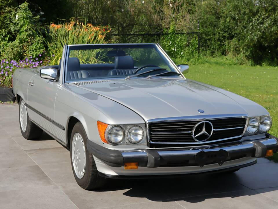 Image 19/50 de Mercedes-Benz 560 SL (1988)