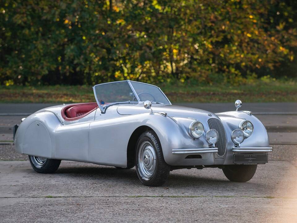 Image 2/20 of Jaguar XK 120 OTS (1950)