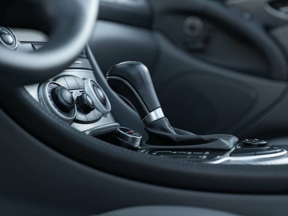 Image 48/50 of Mercedes-Benz SL 350 (2005)