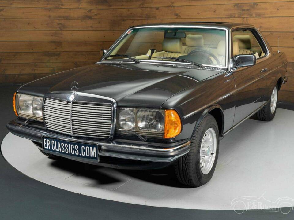 Immagine 3/19 di Mercedes-Benz 280 CE (1977)