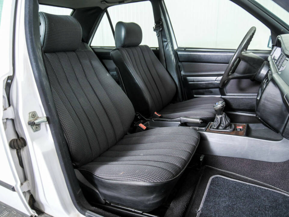 Bild 16/50 von Mercedes-Benz 190 D (1986)