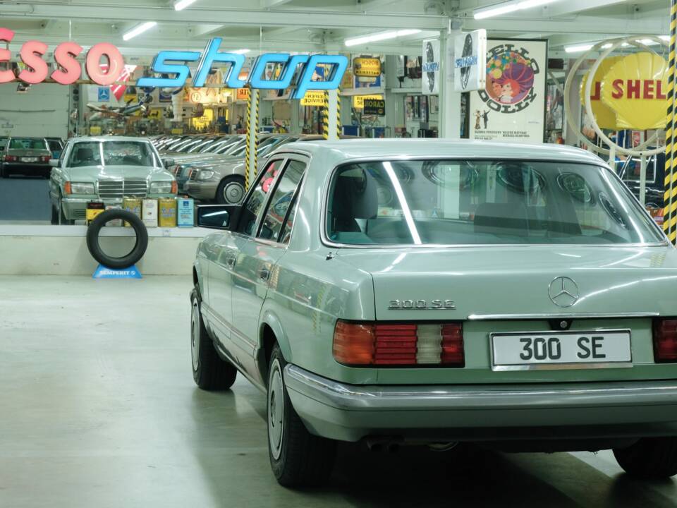 Bild 50/50 von Mercedes-Benz 300 SE (1986)