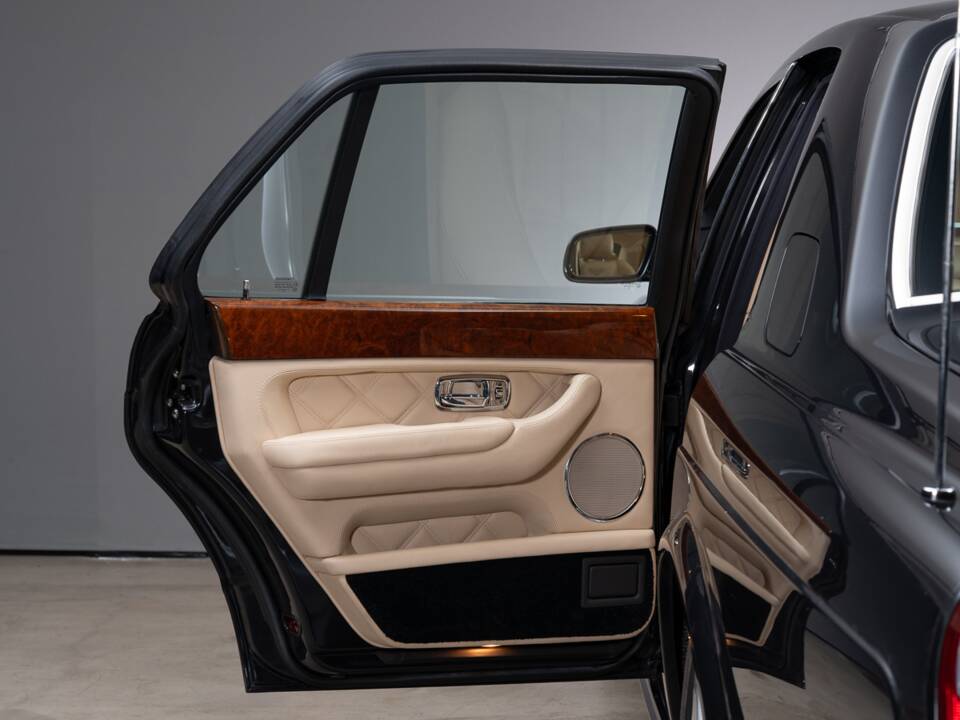 Image 19/46 of Bentley Arnage T (2004)