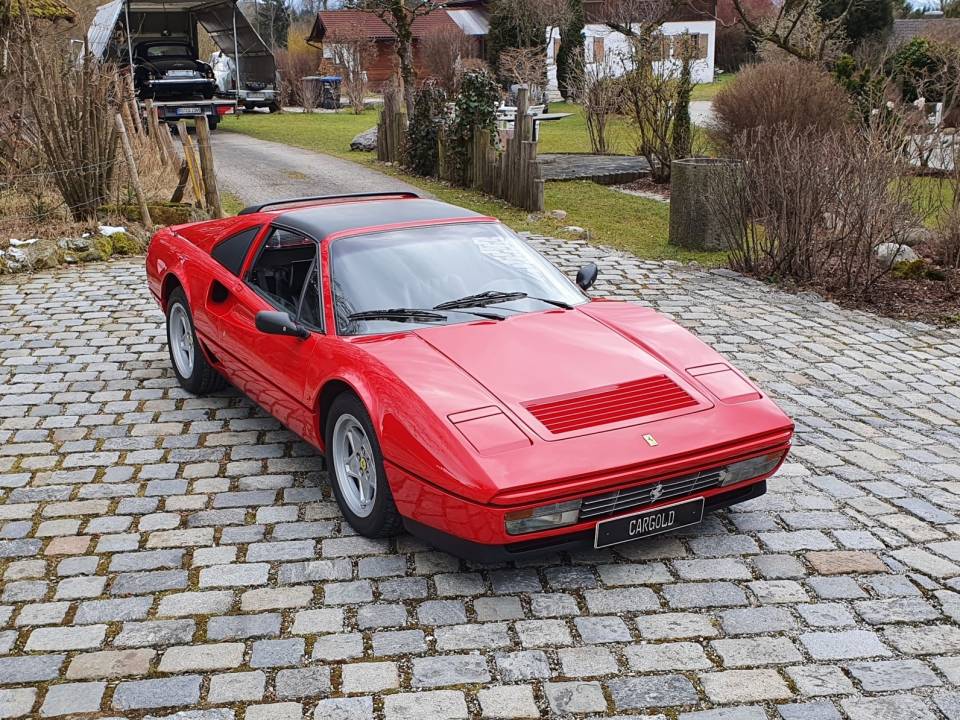 Image 13/19 de Ferrari 208 GTS Turbo (1988)