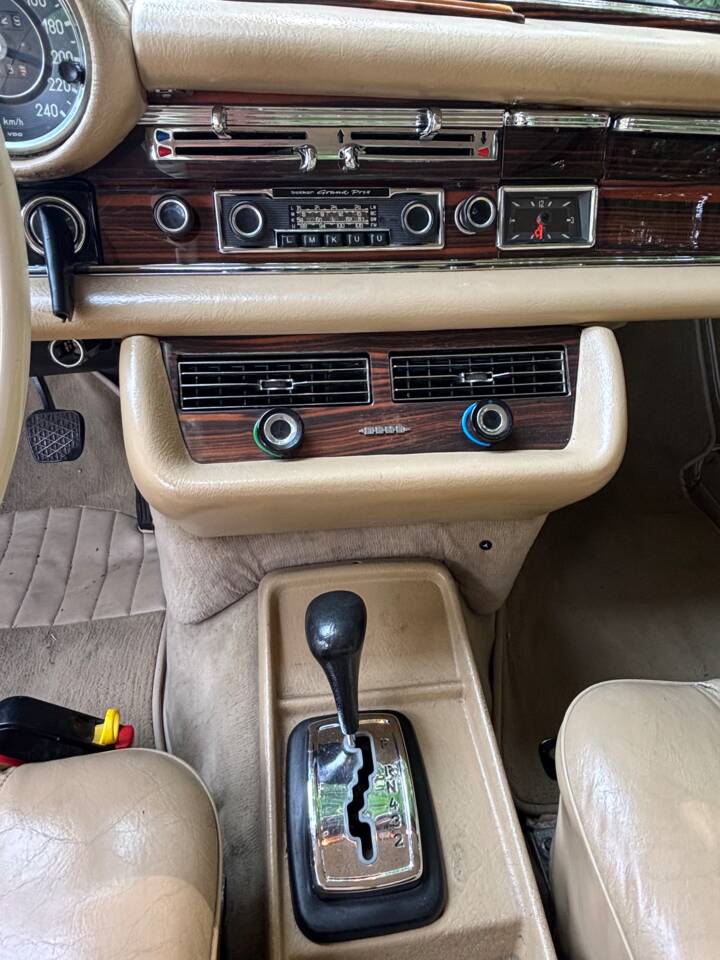 Imagen 8/27 de Mercedes-Benz 280 SE 3,5 (1970)